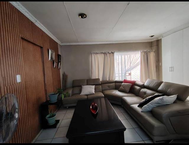 3 BEDROOM HOUSE FOR SALE IN KARENPARK